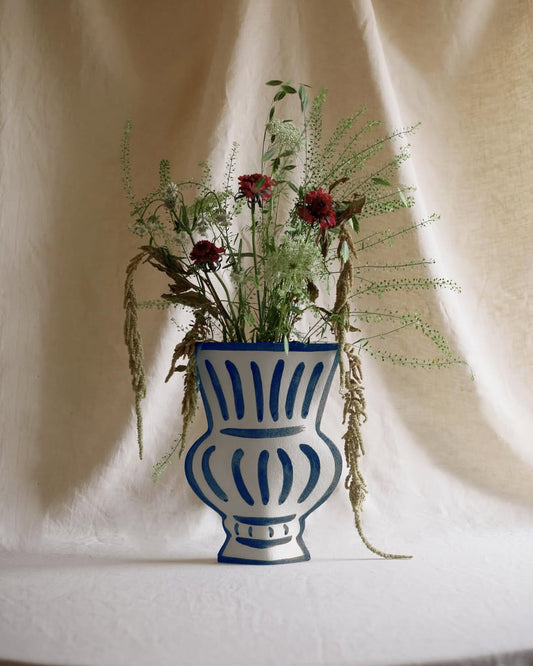 Jarrón botánico Copa 'Greek Coastal' + planta ready-to-decor. Limited Edition.